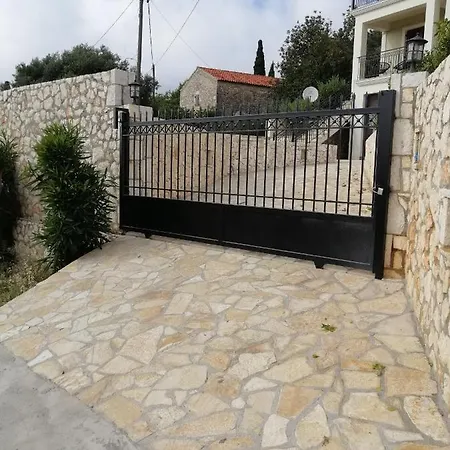 Clio בית נופש Mánganos